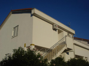 Apartments by the sea Necujam, Solta - 11336